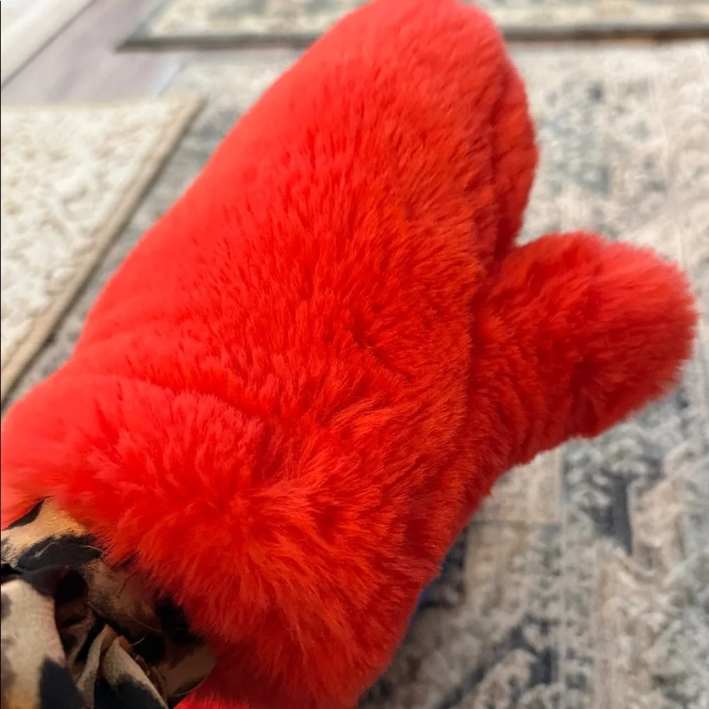 Fluffy Red and Blue mittens ❤️❤️